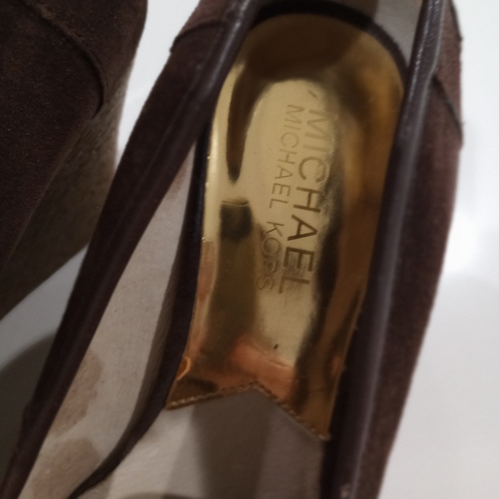 Shoes - Picture 3 of 4
